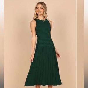 RENZO KNIT MAXI DRESS 
EMERALD
